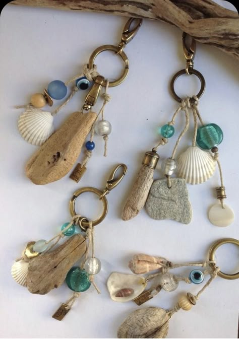 Tassen Hanger, Beach Inspired Decor, Beach Craft, Art Coquillage, Driftwood Jewelry, Driftwood Projects, Beach Finds, Shell Crafts Diy, Sea Glass Crafts