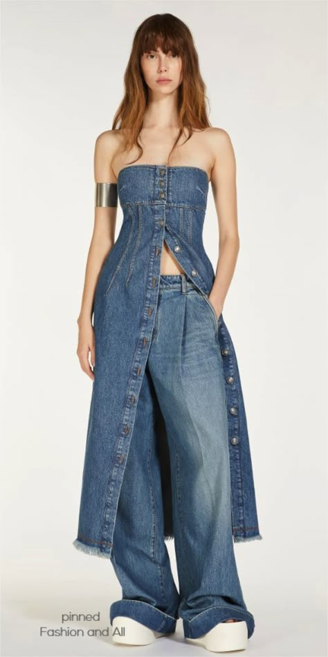 Call me Denim. Amazing Indigo denim bustier dress and wide denim trousers, all from SPORTMAX. #dress #denim #jeans #streetstyle #casuallook #casual #blue #style #stylish #moda #fashion Denim Trend 2023, Denim Bustier Outfit, Chic Denim Outfits, Bustier Outfit, Denim Bustier, Best Jeans For Women, Denim Chic, Bustier Dress, Denim Trends