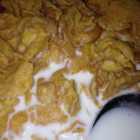 Conflex Food, Corn Flakes Aesthetic, Corn Flake, Food Aesthetics, Food Therapy, Corn Flakes, Food Inspo, Snap Food, Soy Milk