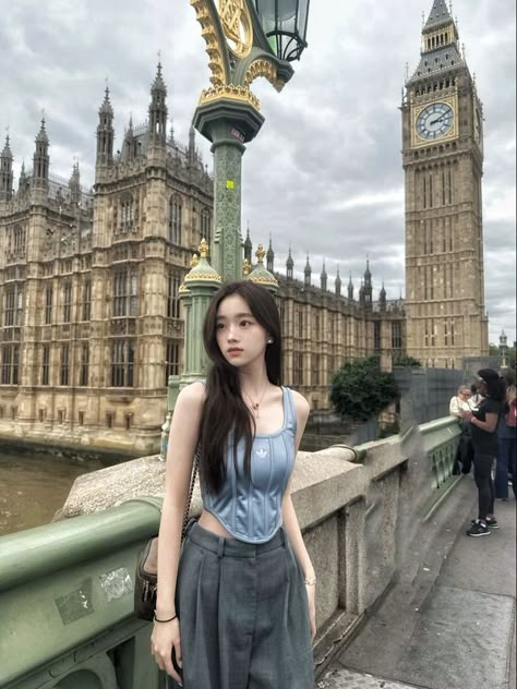 Aesthetic London Outfits, Korean Woman Aesthetic, Korean Girl Aesthetic, Ulzzang Instagram, Semi Formal Outfit, Aesthetic London, Woman In Suit, Korean Photo, London Models