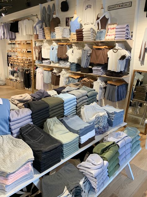 Working At Clothing Store, Aesthetic Clothing Store Interior, Shopping Aesthetic, Clothing Store Displays, Clothing Store Interior, Clothing Store Design, Aesthetic Clothing Stores, Beauty Boost, Power Of Makeup