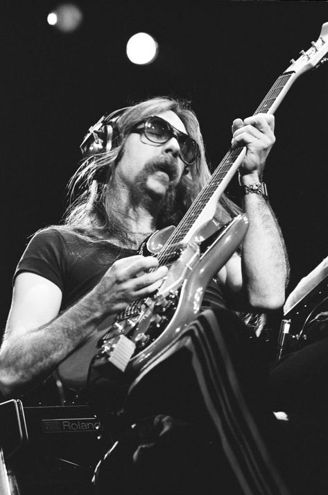 Barney Hurley on X: "Jeff ''Skunk'' Baxter of The Doobie Brothers performing at the Nippon Budokan Arena on their 1979 Japanese tour https://t.co/wC9aYBNZ8U" / X Donald Fagen, Doobie Brothers, Steely Dan, The Doobie Brothers, Allman Brothers Band, Greatest Rock Bands, Allman Brothers, Aging Process, Guitar Player