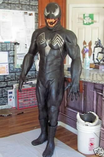 Venom cosplay Symbiote Art, Venom Cosplay, Venom Costume, Compression Shirts, Epic Cosplay, Marvel Cosplay, Spiderman Comic, Marvel Heroes, Best Cosplay