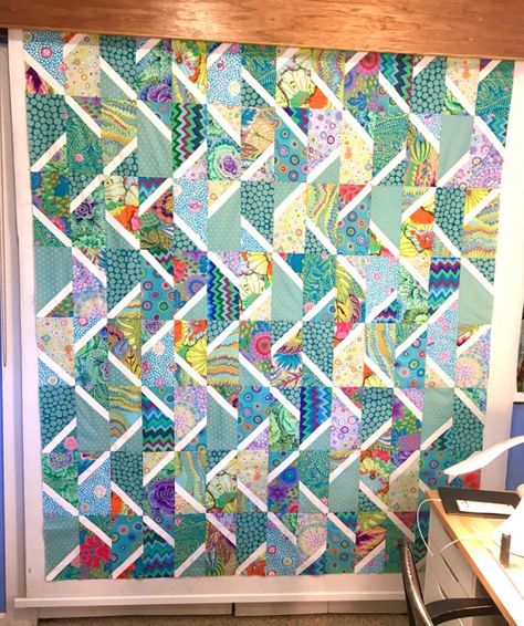 Turquoise Algorithm Quilt – agilejack History Of Quilting, Kaffe Fassett Quilts, Layer Cake Quilts, Kaffe Fassett Fabric, Quilt Square Patterns, String Quilts, Strip Quilts, Modern Quilt Patterns, Patchwork Quilting