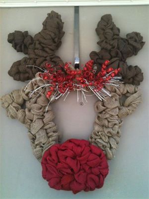 Reindeer Wreath, Burlap Crafts, Navidad Diy, Wreath Crafts, Xmas Crafts, Christmas Deco, Christmas Projects, Holiday Wreaths, Diy Wreath