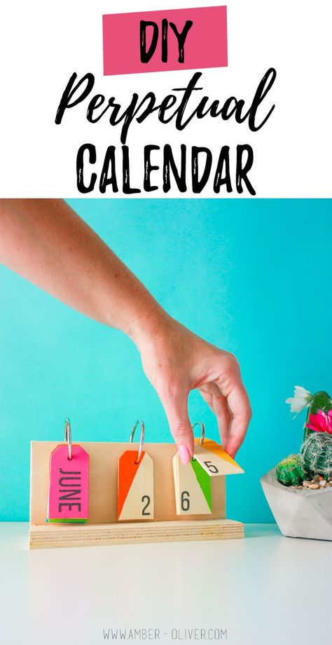 How to make a perpetual calendar for a colorful way to display the date! You'll need wood pieces, wooden tags, glue, metal rings, paint, and a drill. #craft #calendar #officedecor Hyperfixation Ideas, Diy Perpetual Calendar, Craft Calendar, Simple Woodworking Projects, Diy Desk Calendar, Creative Calendar, Wooden Calendar, Calendar Organization, Diy Calendar