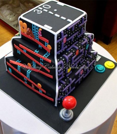 The ultimate arcade cake from Sprite Stitch! Geek Cake, Gamer Wedding Cake, Mame Cabinet, Video Game Wedding, Video Game Cakes, Retro Arcade Games, Wedding Cake Pictures, Retro Arcade, Cake Pictures