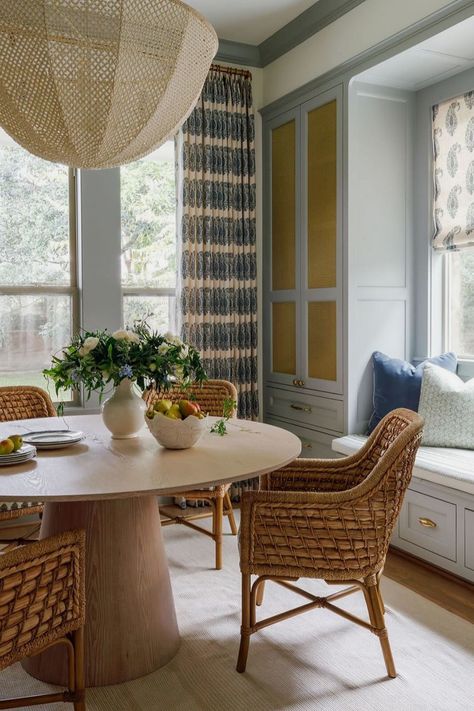 Coastal inspired dining room with rattan dining chairs by Palecek Rattan Dining Chairs Dining Room, Dining Nooks, Banquette Dining, Cozy Breakfast, Dining Table Lighting, Dining Inspiration, Southern House, Window Seats, Wicker Dining Chairs