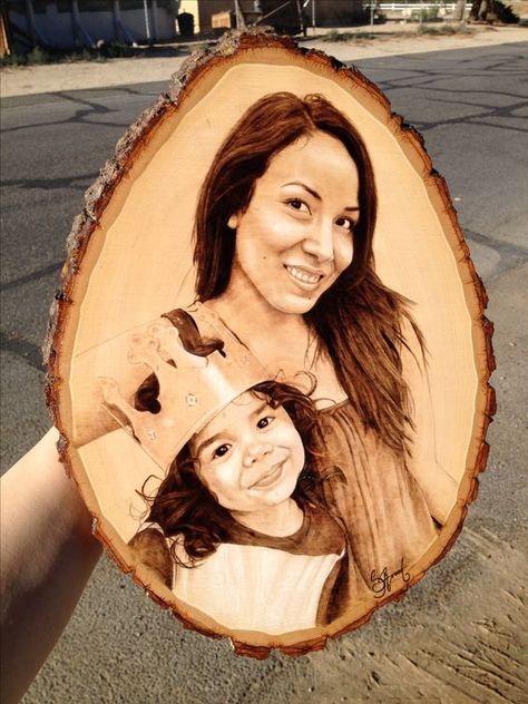 Photo Engraving On Wood, Pyrography Portrait, Portrait On Wood, Calligraphy Borders, Pyrography Ideas, Ideas To Sell, Paper Carving, Laser Cut Wood Crafts, Woodburning Projects