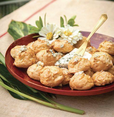 Cheese Puffs, Party Snack, Savory Appetizer, Finger Food Appetizers, Food Magazine, Blue Cheese, Party Snacks, Perfect Party, Finger Foods