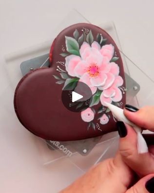 56K views · 667 reactions | Cookie Art | Chocolate Royal Icing Cookies. One stroke painting technique🌸 Thank you for sharing!  #cookies #cookieart #mylittlebakery #handpainted #cookievideo | By My little bakeryFacebook Chocolate Royal Icing, Painted Sugar Cookies, Hand Painted Cookies, Heart Sugar Cookie, Paint Cookies, Cookie Videos, Cookie Inspiration, Cookie Art, Icing Cookies