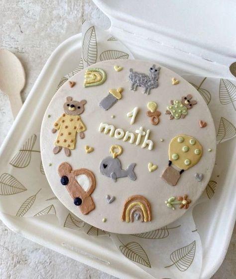 3 Months Birthday Cake, 1 Month Bento Cake, 1 Month Birthday Cake, Cute Bento Cake, Bento Cake Aesthetic, Birthday Bento Cake, Bento Cake Design, Small Birthday Cake, Cake Bento