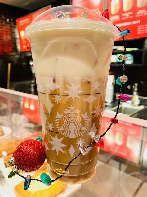 This Toasted Caramel Brûlée Cold Brew From Starbucks Will Rock Your Holiday Socks Off Healthy Starbucks Food, Starbucks Caramel Brulee Latte, Starbucks Caramel Brulee, Caramel Brûlée, Caramel Brulee Latte, Starbucks Holiday Drinks, Starbucks Secret Menu Recipes, Cold Starbucks Drinks, Secret Starbucks Recipes