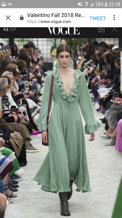 Valentino fall 2018 pfw Classy Rich Outfits, Pistachio Outfit, Boho Chic Nails, Pistachio Dress, Sage Green Outfit, Vogue Fashion Trends, Orange Pistachio, Red Leather Skirt, Valentino Gowns