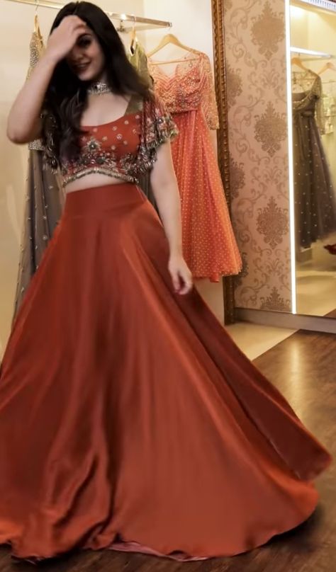 Indo Western Hairstyles Women, Red Lehenga Simple, Wine Colour Lehenga, Indian Styling, Lehenga Simple, Red Skirt Outfits, Exclusive Saree Blouse Designs, Indian Outfits Modern, Indian Fits