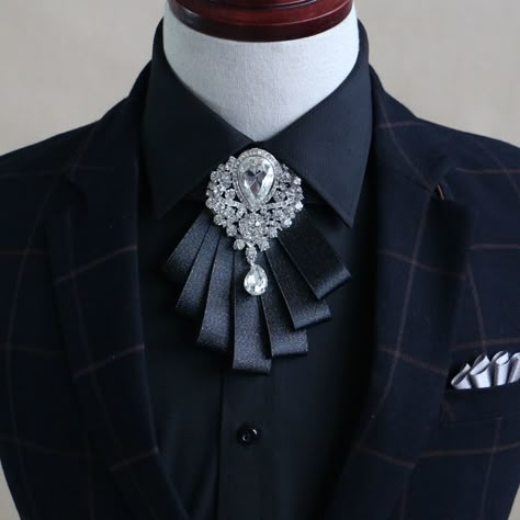 Wedding Party Rhinestone Crystal Black Bow Pre-Tied Neck Tie Brooch Corsage Pin Gaun Abad Pertengahan, Bow Tie Collar, Suit Shirts, Rhinestone Bow, Looks Black, Fabric Bows, Mens Bow Ties, Men's Suits, Wedding Groom