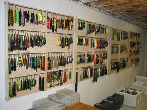 Fishing Lure Storage Ideas, Fishing Rod Wall, Fishing Organization Ideas, Pegboard Fishing Organization, Fishing Lure Display, Organize Fishing Poles, Lure Organization, Fishing Tackle Room, Fishing Tackle Organization