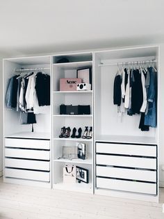 Pinterest: greeniexo Organized Closet, Hiasan Bilik Tidur, Interior Minimalista, Closet Decor, Bedroom Closet Design, Small Closet, Closet Shelves, Closet Designs, Closet Bedroom