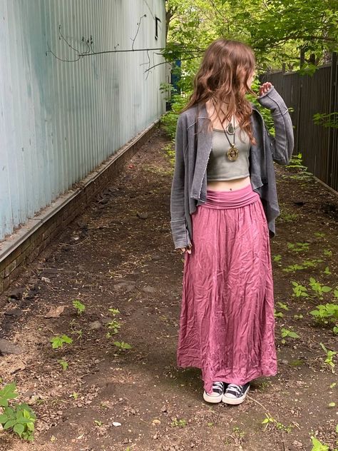 naturecore, earthcore, fairycore, earth tones, witchcore, jewelry, rings, bracelets, beaded, handmade, vintage, secondhand, thrifting, hairstyle, long hair, grunge, messy, teen, Teenager, ootd, outfit inspo, idea, converse, long skirt girl, grey cardigan, elf, renaissance fair, outwordly, mysterious, apocalypsecore,, abandoned Long Skirt Cardigan Outfit, Long Hair Grunge, Witchcore Jewelry, Long Pink Skirt Outfit, Naturecore Outfit, Pink Grunge Outfit, Pink Maxi Skirt Outfit, Skirt And Cardigan Outfit, Long Skirt Outfits Aesthetic