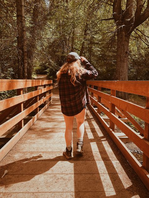 hike aesthetic granola outdoors outdoorsy outfit trees photo flannel vsco Flannel Aesthetic Girl, Outdoorsy Outfit, Flannel Aesthetic, Hike Aesthetic, Daughter Aesthetic, Hiking Girl, Trees Photo, Hiking Aesthetic, Photo Tree