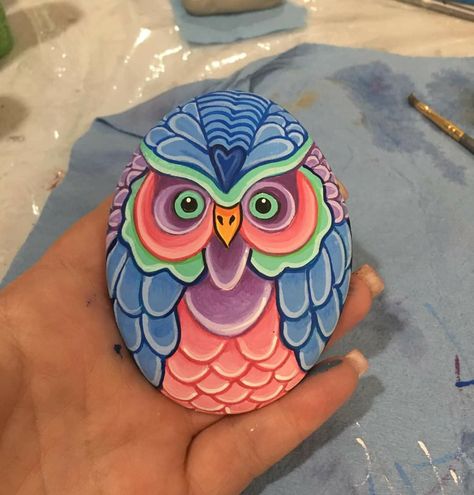 Painting Owls On Rocks, Painted Rock Owl, Owl Painted Rocks, Rock Painting Flowers, Garden Rock Art, Owl Images, Diy Rock Art, Painted Rock Animals, Art Pierre