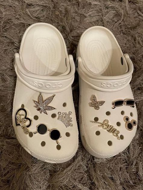 @carrymyglock 🎀 Jibbitz Crocs Ideas, Cute Croc Charms, Cool Crocs, Crocs Aesthetic, Crocs With Charms, Bling Crocs, White Crocs, Crocs Fashion, Crocs Boots