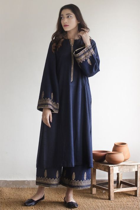 NAVY BLUE OUTFIT Material: Khaddar. 2-Pc (Panel Kurta & Culottes)Block Print on kurta and culottesModel Height: 5'5Panel Kurta Length 44"Culottes Length 34"Add Dupatta 1750 KAMEEZ CULOTTES Blue Pakistani Dress, Full Sleeve Suit, Navy Blue Dress Outfit, Navy Blue Outfit, Blue Dress Outfits, Blue Colour Dress, Stylish Maxi Dress, Traditional Attires, Frock Fashion