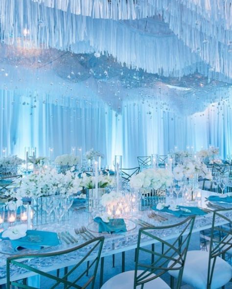 Tiffany Blue Decorations, Tiffany Blue Wedding Decorations, Tiffany Blue Wedding Theme, Frozen Wedding, Blue Wedding Receptions, Sky Blue Weddings, Tiffany Blue Weddings, Candle Lit Wedding, Blue Wedding Decorations