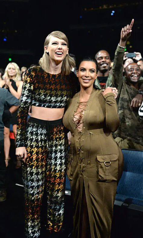 Taylor Swift, Kanye West and Kim Kardashian's rollercoaster relationship: A timeline - Foto 1 Drake And Taylor Swift, Kanye West And Taylor Swift, Taylor Swift And Kanye West, Kim Kardashian Kiss, Drake And Taylor, Taylor Swift Kanye West, Kanye West And Kim, Kim Kardashian Kanye West, Vaporwave Wallpaper