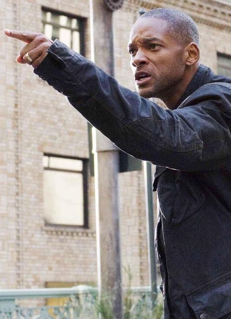 Will Smith in I am Legend. I read this book with great devotion for years, and when I heard they had cast Will Smith, I was upset. He proved me wrong, and made an incredible film about loneliness and how we cope. Will Smith Men In Black Aesthetic, Will Smith Men In Black, Will Smith Slap, I Am Legend Will Smith, Will Smith I Am Legend, Will Will Smith Smith Will Smith Meme, I Am Legend, Warner Bros, Will Smith