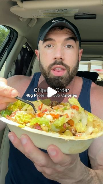 Josh New on Instagram: "My go to Chipotle menu hack for high protein and food volume⁣ ⁣ #chipotlechickenbowl #caloriedeficitdinner #chickentacobowl" High Protein Chipotle Order, Chipotle Healthy Choices, Chipotle Low Calorie Options, Low Calorie Chipotle Order, High Protein Chipotle Bowl, Healthy Chipotle Order, Low Calorie High Volume Meals, High Protein Fast Food, Low Calorie Fast Food