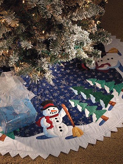 Christmas Tree Skirt Quilt, Tree Skirt Quilt, Christmas Tree Skirts Patterns, Diy Applique, Tree Skirt Pattern, Xmas Tree Skirts, Snowman Quilt, Christmas Sewing Projects, Snowman Tree