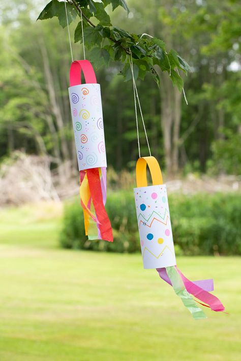 Spring Windsock Kid Craft Windsocks Diy How To Make, Wind Socks For Kids Crafts, Windsocks For Kids Crafts, Wind Sock Craft, Spring Windsock, Spring Science Activities, Windsock Craft, Easter Activities For Toddlers, Frog Craft