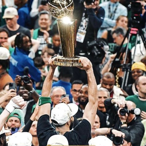 Trust the process, but not the Philadelphia one 🍀 Nba Wallpaper, Boston Celtics Basketball, Nba Wallpapers, Jayson Tatum, Basketball Pictures, Nba Teams, Trust The Process, Nba Finals, Boston Celtics