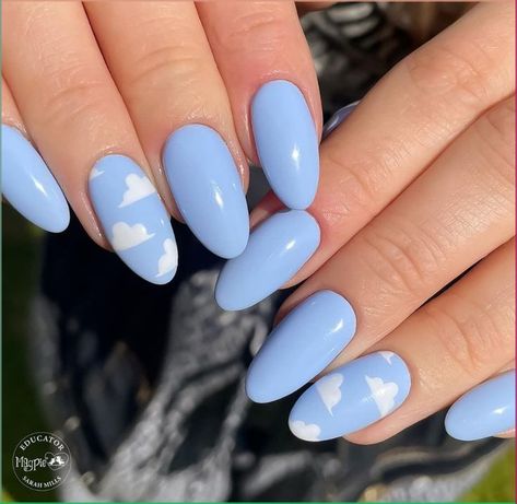 Cute Cloud Nail Art, Cloud Nails Gel, Light Blue Nails Clouds, Sun And Cloud Nails, Light Blue Nails With Clouds, Blue Nails With Cloud Design, Blue Cloud Nail Designs, Simple Pastel Nail Designs, Nail Cloud Design