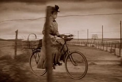 Wizard Of Oz Toto, Wizard Of Oz Play, Witch Gif, Karen Memes, Wizard Of Oz 1939, Monday Humor, Wonderful Wizard Of Oz, The Wonderful Wizard Of Oz, Bike Repair