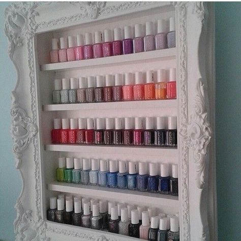 DIY Nail polish Rack Made with a picture frame Diy Makeup Organizer, Rangement Makeup, Diy Makeup Storage, Nail Polish Rack, Makeup Organization Diy, Nail Polish Storage, Nail Polish Organizer, Makeup Organization Vanity, Diy Nail Polish