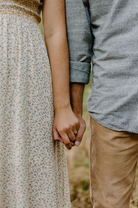 No Touch Couple Poses, Engagement Photos Style, Modest Couple Poses, Engagement Photos Inspiration, Wedding Ring Big, Engagement Picture Poses, Engagement Shoot Poses, Simple Engagement Photos, Engagement Photos Aesthetic