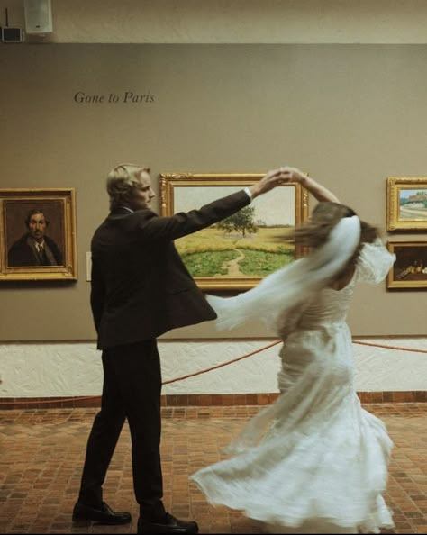 Wedding Museum Photography, Museum Photoshoot, Elegant Wedding Themes, Museum Photography, Engagement Inspo, Wedding Session, Museum Wedding, Say Yes To The Dress, Wedding Engagement Photos