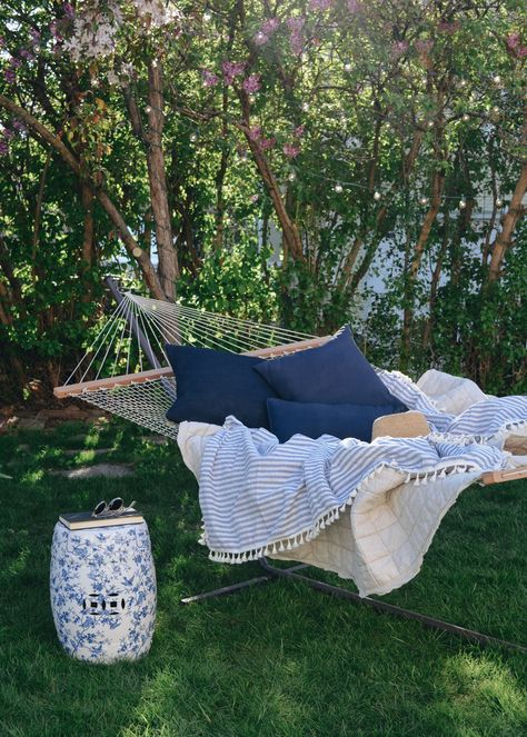 Cozy Hammock, Patio Hammock, Linen Blanket, Pillows Blue, Backyard Hammock, Stripe Blanket, Garden Hammock, Hammock Bed, Outdoor Hammock