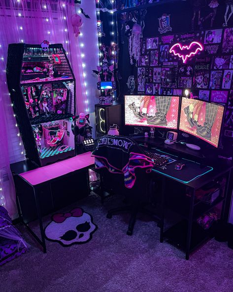 I’m completely fine with people using my rooms as inspo, just be sure to credit me! <3 Gaming Set Up Small Room, Monster High Gaming Setup, Pastel Goth Pc Setup, Goth Gaming Setup Aesthetic, Cute Game Room Ideas, Emo Pc Setup, Goth Computer Setup, Dark Pc Setup Aesthetic, Alt Gaming Setup