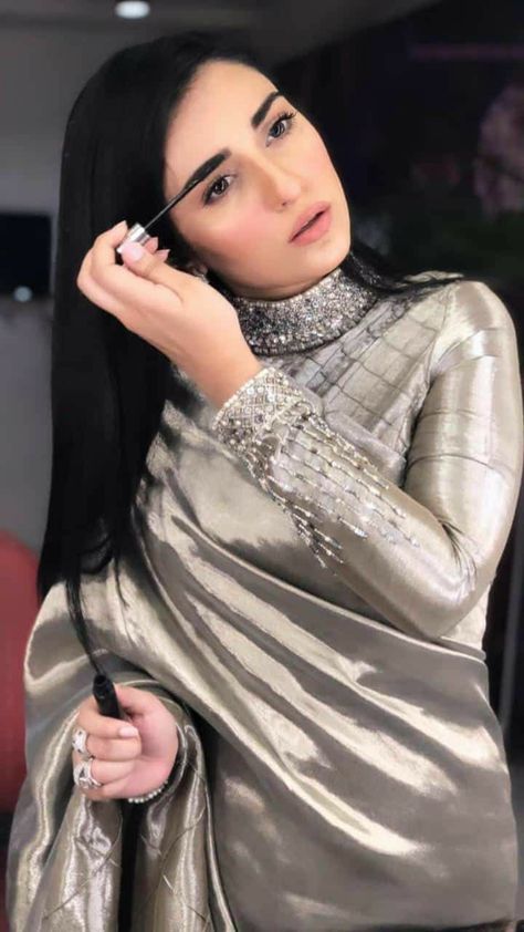 Silver Saree, Sara Khan, Sarah Khan, Indian Wedding Makeup, Mehndi Style, Saree Photos, Bridal Photoshoot, Boy And Girl Best Friends, Pakistani Actress