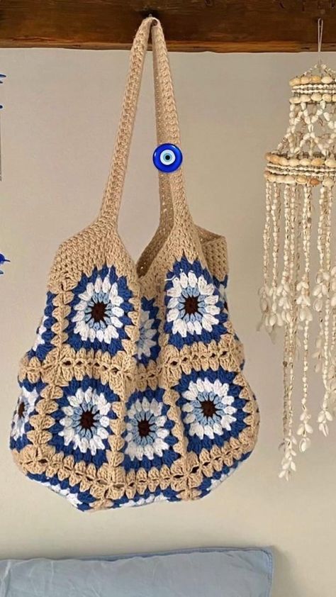 Crocheted Purses, Sac Granny Square, Mode Crochet, Stitch Crochet, Crochet Fashion Patterns, Crochet Tote Bag, Fun Crochet Projects, Crochet Tote, Diy Crochet Projects