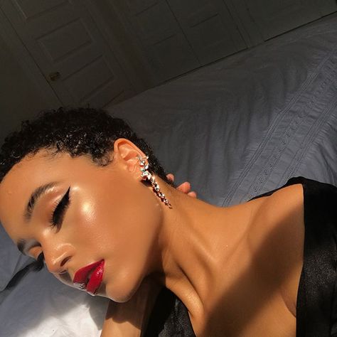 Beauty (@alissajanay) • Instagram photos and videos Winged Liner Makeup, Red Lips Makeup Look, Brown Girls Makeup, Dark Red Lips, Makeup For Black Skin, Red Lip Makeup, Soft Glam Makeup, Makeup Looks For Brown Eyes, Winged Liner