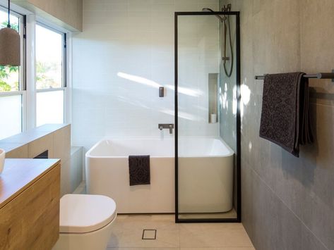 Shower Bath Combo, Small Bathroom With Tub, Bathtub Shower Combo, Bathroom With Tub, Shower Over Bath, Small Bathtub, Tub And Shower, Bathroom Inspiration Decor, Tub Shower Combo