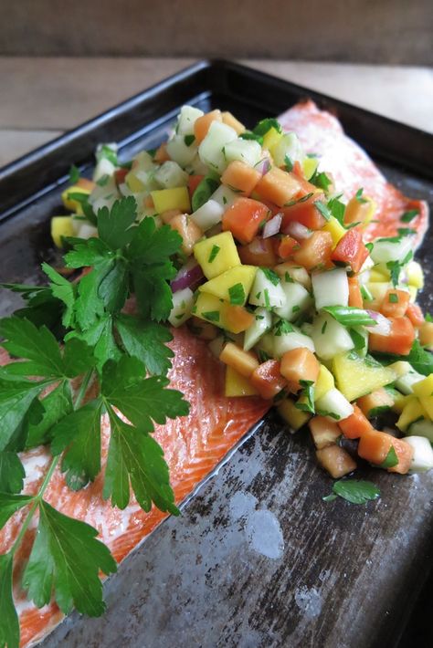 | Oven Baked Salmon with Papaya-Mango Salsa (Paleo – AIP) | http://asquirrelinthekitchen.com Papaya Salsa, Papaya Recipes, Paleo Fish, Oven Baked Salmon, Auto Immune, Aip Diet, Autoimmune Paleo, Cholesterol Diet, Mango Recipes