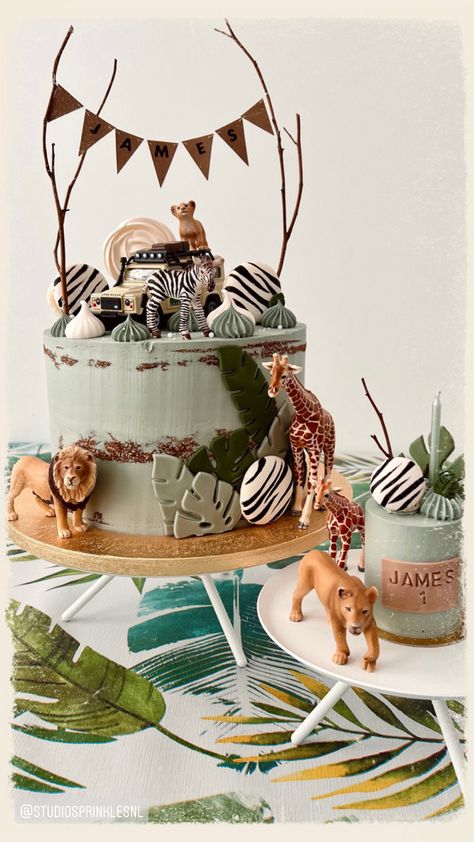 Wild One birthday cake. Safari theme. Jungle Safari Cake Topper, Safari Animals Cake, Safari Cake Topper, Jungle Safari Cake, Zoo Cake, Jungle Theme Cakes, Animals Cake, Safari Cake, Jungle Thema