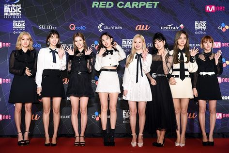 Twice MAMA 2019 Twice Red Carpet, Black Dress Red Carpet, Moonlight Sunrise, Tweed Set, Mama Awards, Red Carpet Outfits, Mnet Asian Music Awards, White Collared Shirt, Best Dressed