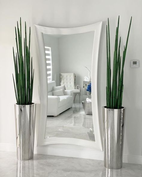 Modern Entryway Decor, Floor Vase Decor, Tall Floor Vases, Outdoor Garden Planters, Luxury Mirror, Modern Entryway, Home Needs, Plant Vase, White Floors