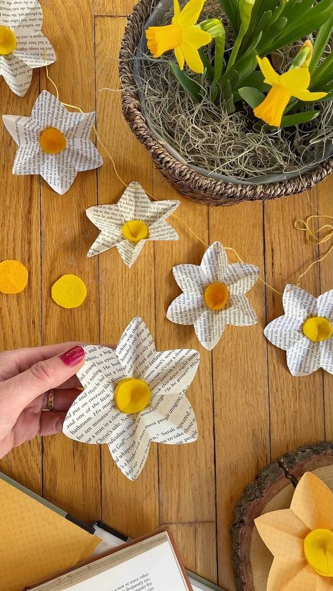 playful.petals on Instagram: Paper 🌼 Daffodils I created this spring garland using recycled book pages and felt. The initial folding is very similar to that of a… Easter Garland Diy, Paper Daffodils, Daffodil Craft, Spring Garland, Paper Snowflake, Recycled Book, Spring Decor Diy, Paper Bouquet, Felt Sheets